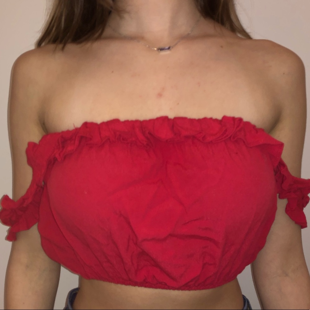 Cropped red shirt